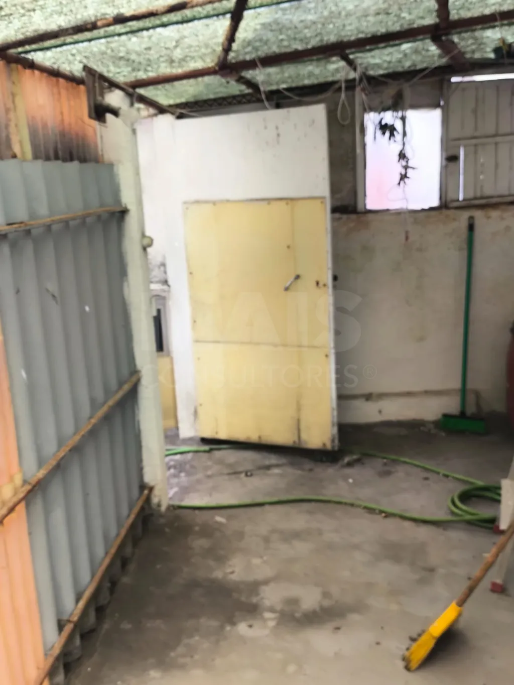 Moradia com garagem para reconstrução centro de Sacavém