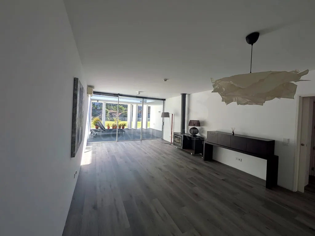 Moradia T2 com 2 suítes, jardim privativo e garagem no Bom Sucesso Resort