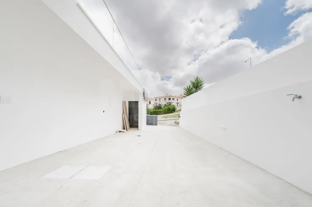Moradia T3 Nova C/ Vista Mar, Piscina e Garagem, Areia Branca, Lourinhã