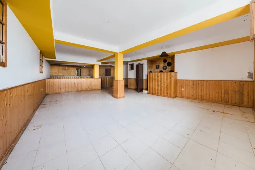 Café, Bar, Restaurante com 2 Salas e esplanada, a 50m da Praia!