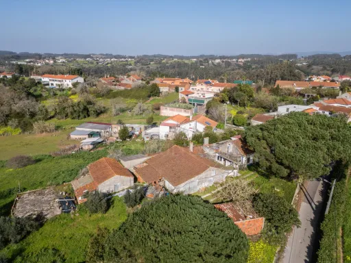 Oportunidade Única | Moradia com Terreno, Vista Aberta e Potencial de Valorização