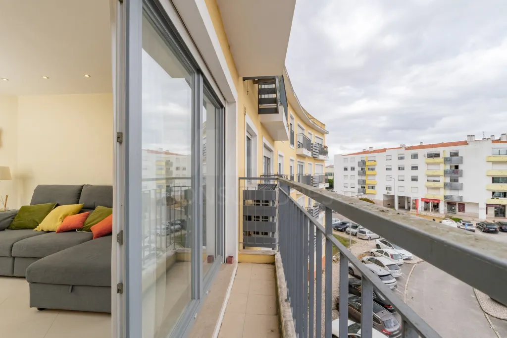 Apartamento T2 com Elevador e Parqueamento no Montijo
