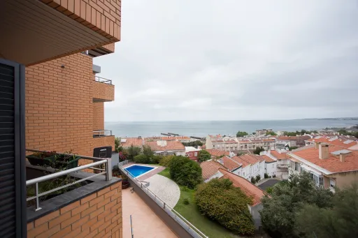 T3+1 Algés, duplex vista mar, condomínio fechado e piscina