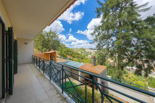 Moradia T5 com vista privilegiada em Alenquer