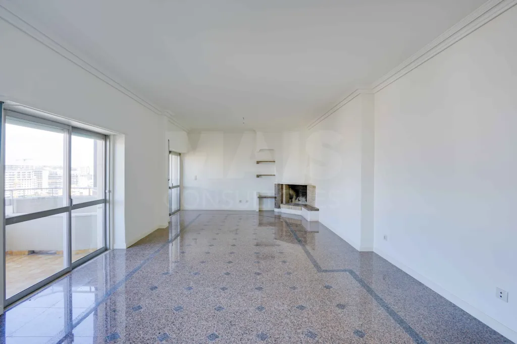 4 bedrooms in Lumiar - balconies and garage