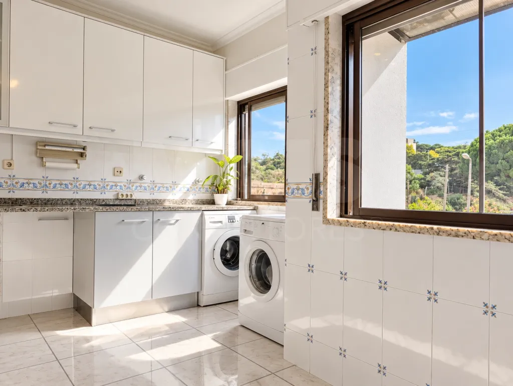 3-Bedroom Apartment in Downtown Carnaxide