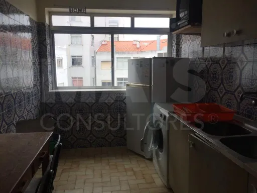 Apartamento T3 com marquise localizado no centro da cidade