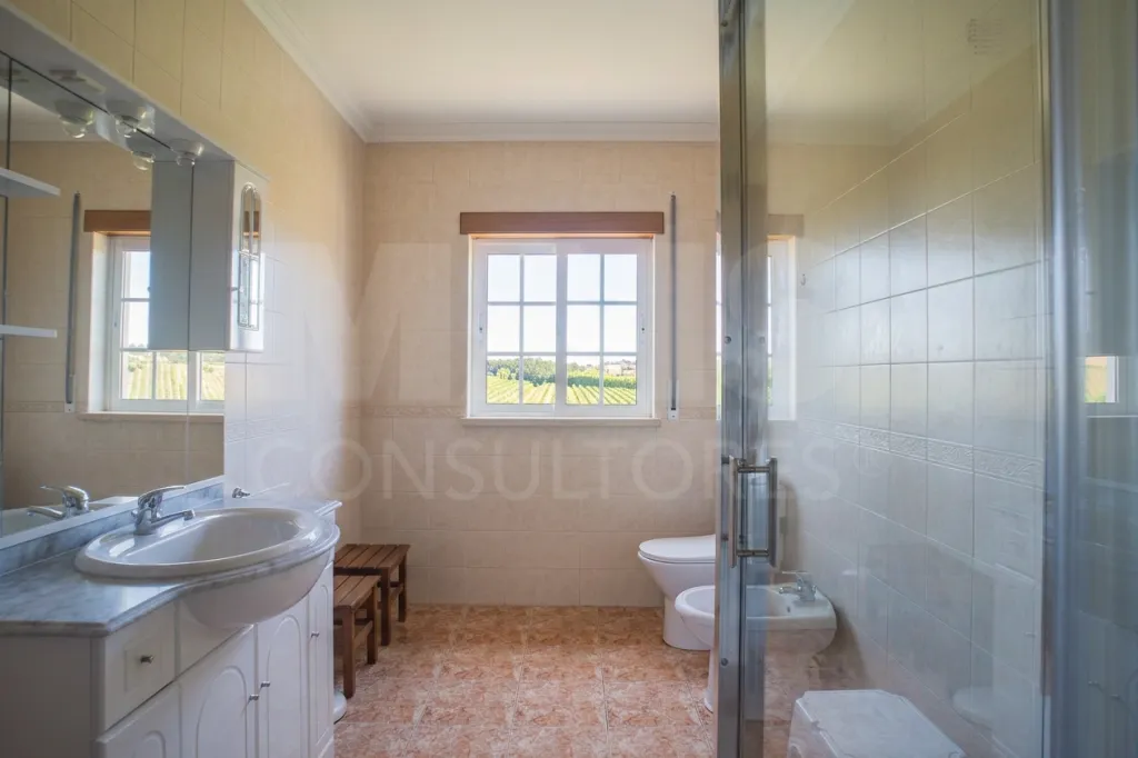 Moradia T2 com Cave Ampla e lote de 900 m²
