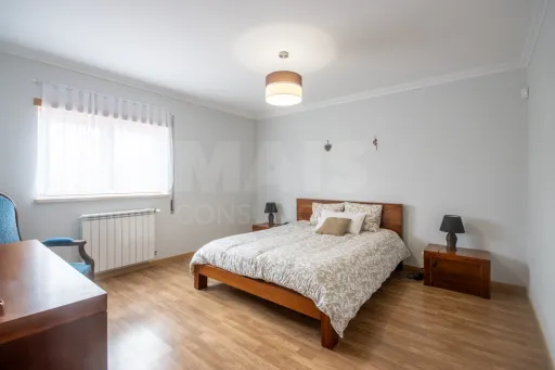 Moradia Térrea T5 com Piscina e Vista Deslumbrante – Serra de Aire e Candeeiros
