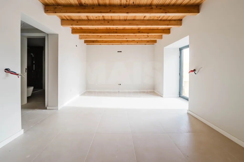 Moradia T3 Renovada C/ Logradouro e Anexos, São Bartolomeu, Lourinhã