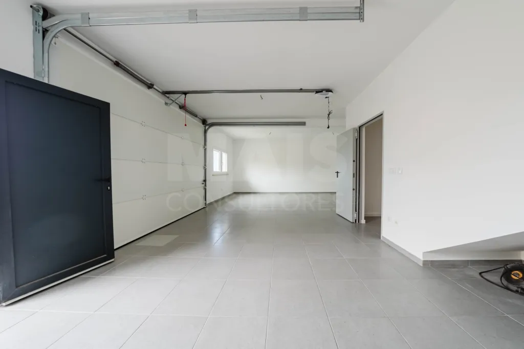 Moradia V3  moderna com piscina, vista de campo e excelente localização  Matas – Lourinhã