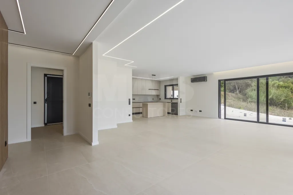 Moradia T3+1 NOVA com piscina em terreno de 2098m2