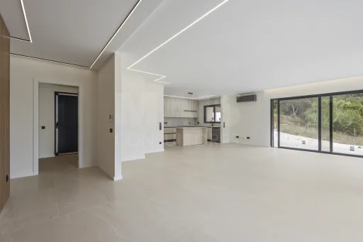 Moradia T3+1 NOVA com piscina em terreno de 2098m2
