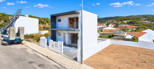 Moradia T2 Contemporânea — Conforto e Tranquilidade em Famalicão