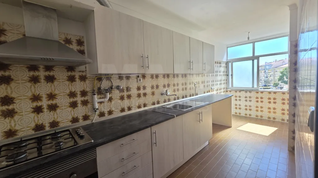 Apartamento T1 Transformado em T2 em Benavente | 70 m² | Excelente localização