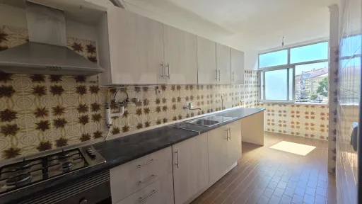 Apartamento T1 Transformado em T2 em Benavente | 70 m² | Excelente localização