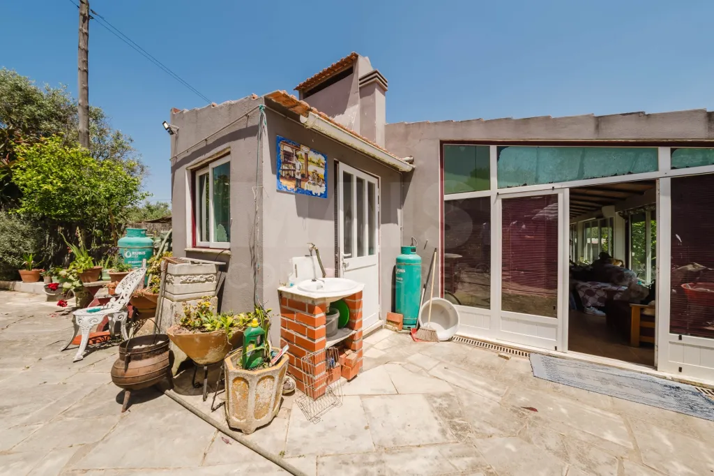 Quintinha com 2 quartos e Terreno Urbano de 1690 m² – Alcanede, Santarém