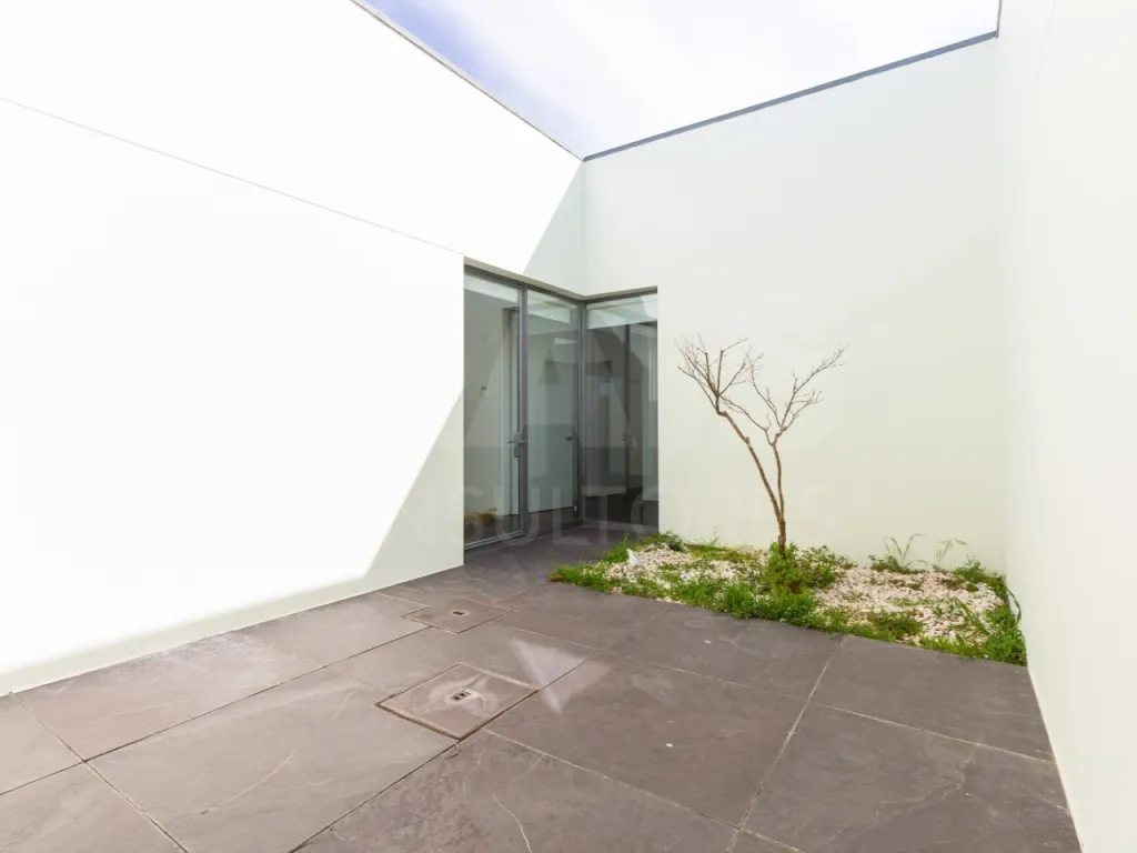 Single-story 4-bedroom house in an exclusive resort