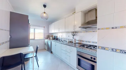 Apartamento T1 com elevador - Monte Abraão
