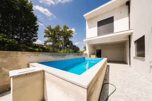 Moradia T3 Nova com Piscina