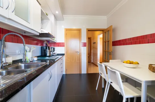 Andar de Moradia T4 com Terraço em Agualva-Cacém
