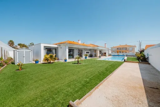 Moradia T3 (Térrea) com Piscina e Jardim - Nadadouro