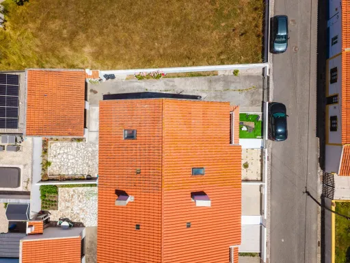 2-Bedroom Apartment with Private Backyards and Garage, 900 m from São Bernardino Beach