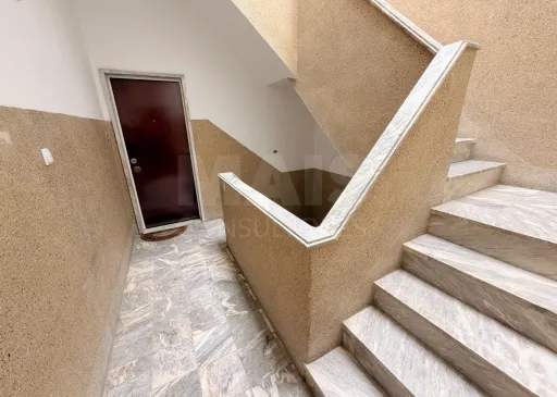 Prédio de Habitação e Comércio em Santa Iria de Azoia