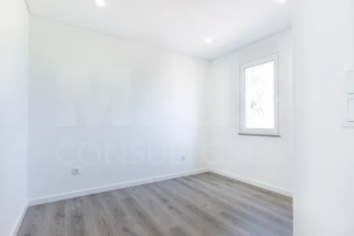 Apartamento T2 totalmente remodelado, Parque das Nações