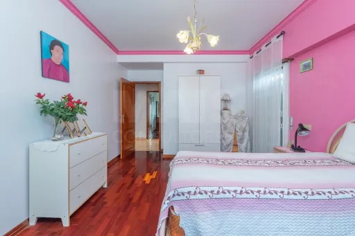Apartamento T3 excelente localização no Porto Alto
