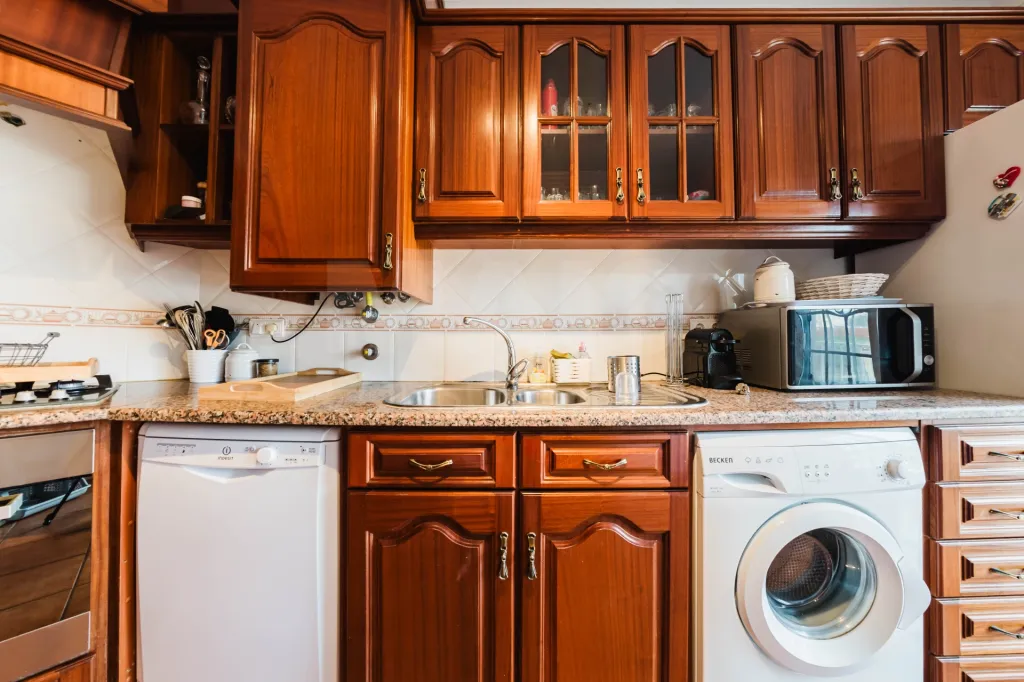 Apartamento T3 com Aquecimento Central, Garagem, Varandas e Arrecadações – Ferrel / Baleal