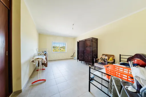 Moradia T3 inserida num terreno com 2516m2