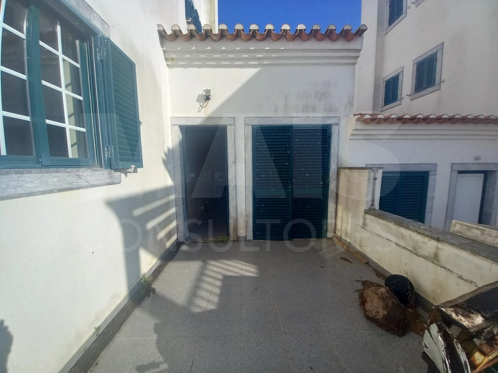 Moradia de 5 Assoalhadas em Ribamar C/ lote de 300m2 e Sótão amplo