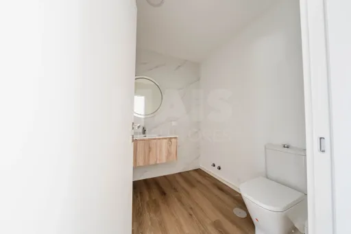 Exclusiva Moradia T4 Moderna com Conforto e Elegância Perto das Praias de Peniche