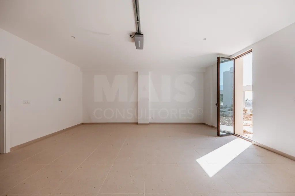 Moradia T5 com Piscina - Vista Golfe e Mar