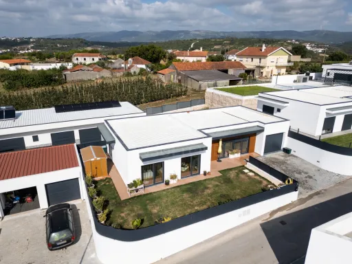 Moradia T3 térrea de Arquitectura Contemporânea