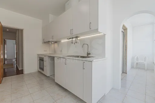 3 Bedrooms Refurbished Algés in Calçada do Rio