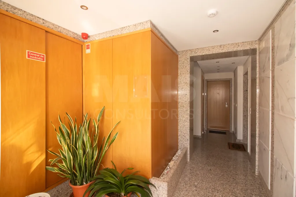 Apartamento T2 Moderno com Garagem | A-da-Beja, Amadora
