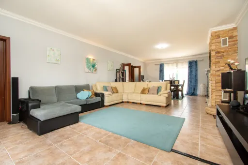 Moradia de 4 assoalhadas a 5km do centro de Loures