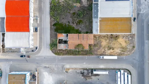 Terreno Urbano 800 m² com Infraestruturas — Zona Industrial de Peniche