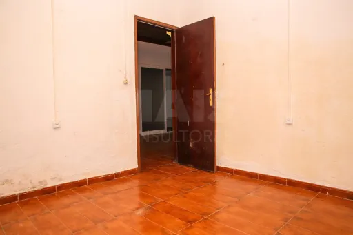 Moradia T2 para Remodelar – Pocariça, Olhalvo