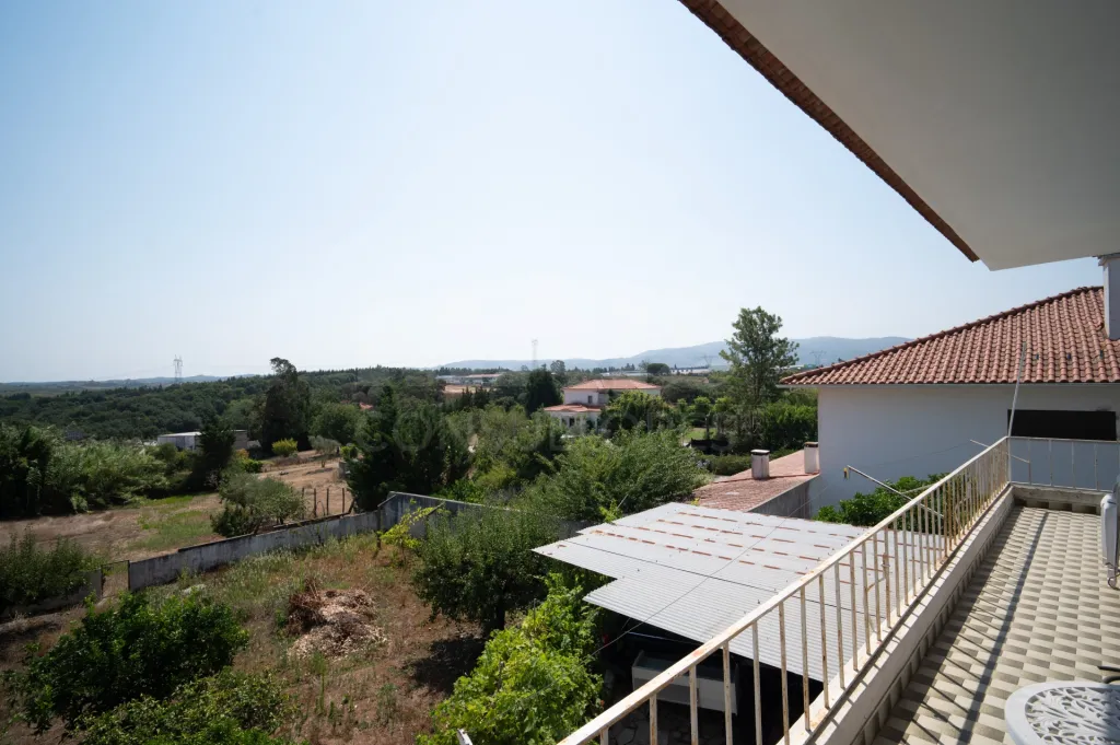 Moradia Bifamiliar no Cadaval com terreno de 1880m2