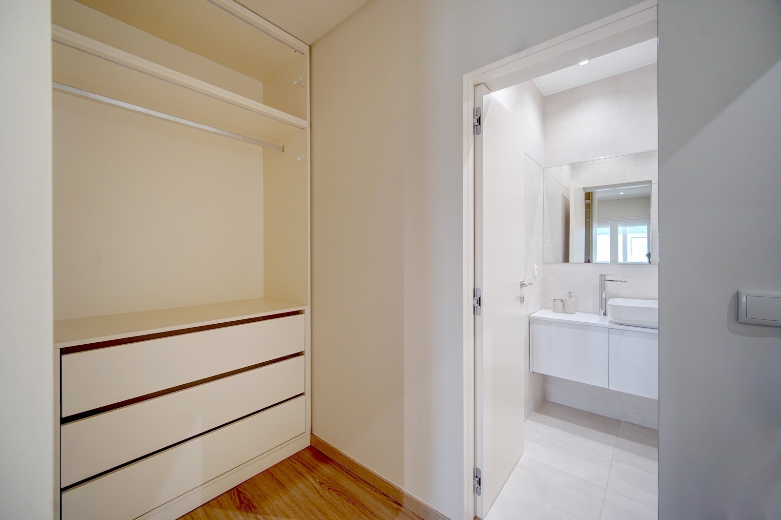 T4 em Queluz, TOTALMENTE Remodelado, com duas suítes