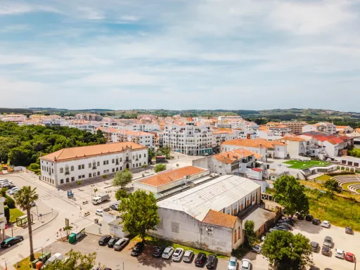Apartamento T2 Semi-Novo | Terraço | Garagem | Bombarral