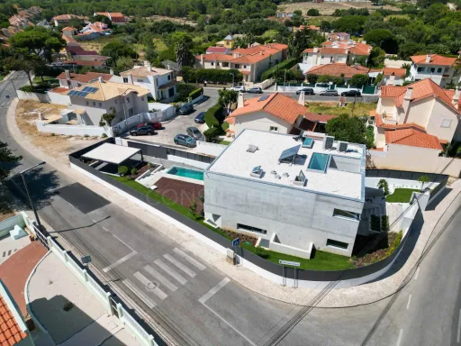 Moradia V5 , com lote de 695 m com  piscina , na Aldeia do Juzo