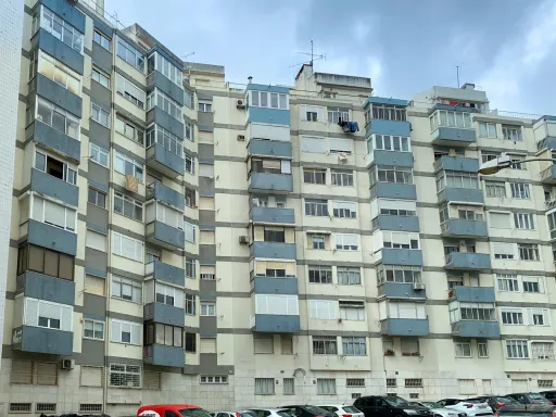 3 Bedroom Apartment in Benfica - Elevator, Natural Light and Central Location