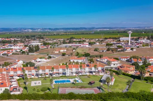 Moradia T3 totalmente remodelada no Condomínio Villas de Samorena em Samora Correia