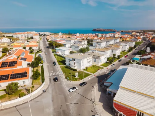 Renovated 2-Bedroom Apartment with Ocean View in Peniche