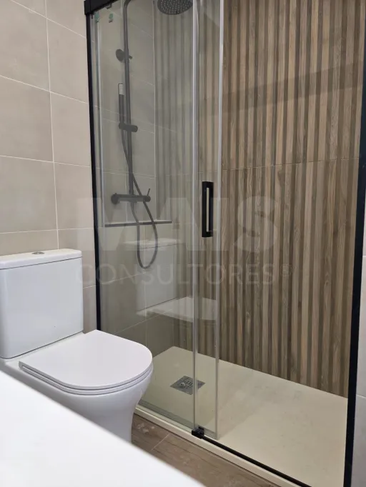 T2 Remodelado em Almada com Varanda