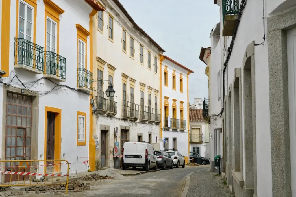 Edifício único do século XVII para reabilitação em Évora